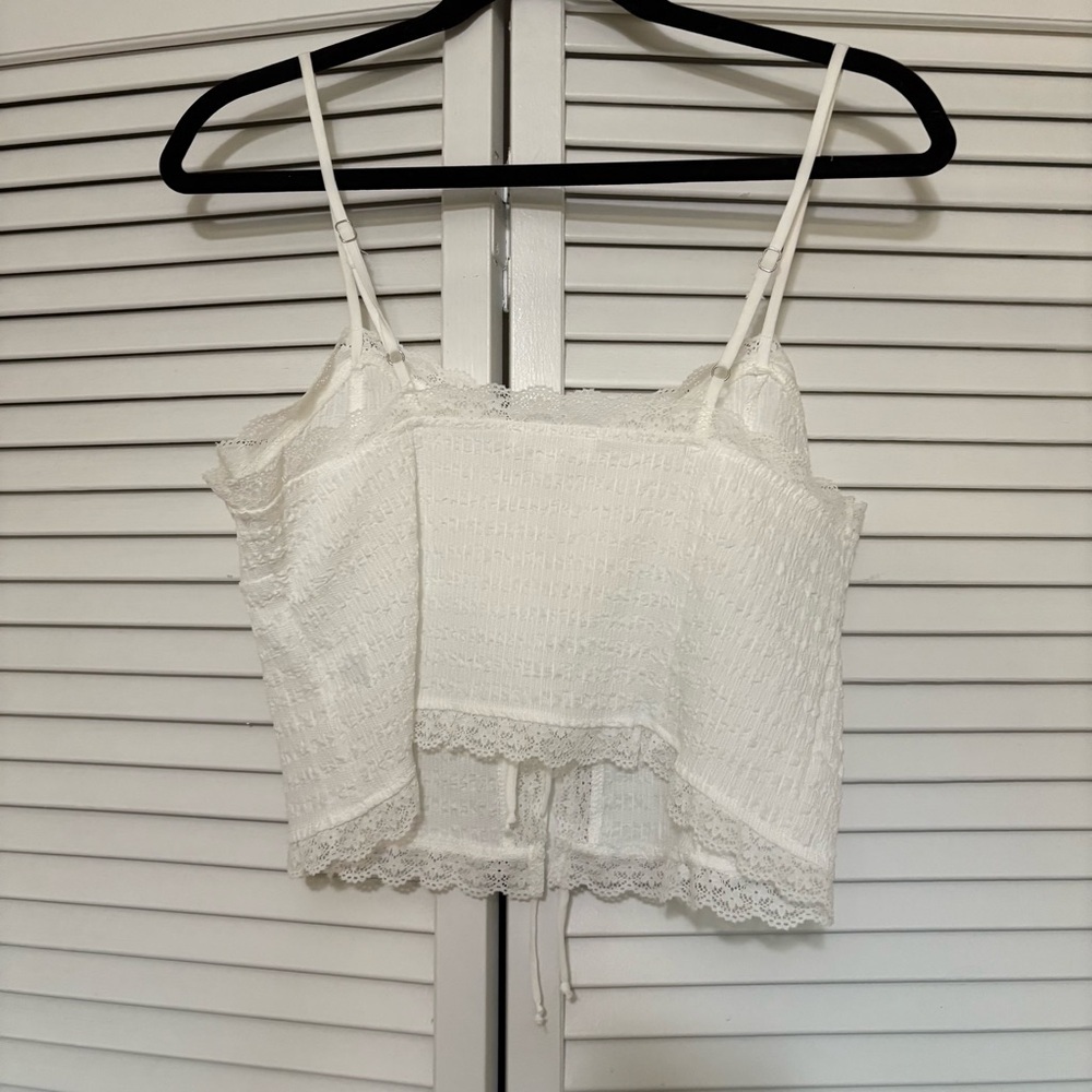 Chic White Lace-Up Crop Top - Picture 3 of 3